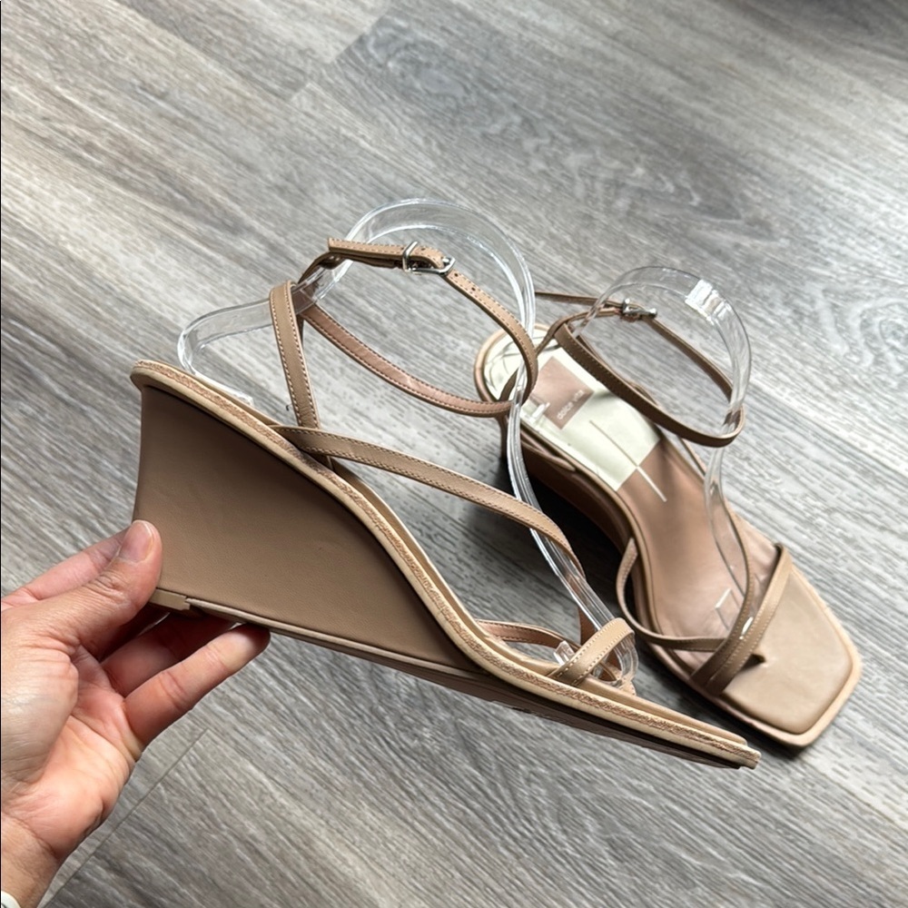 *Dolce Vita Cream Sandals 10M Leather Tan Stylish Wedge 10M